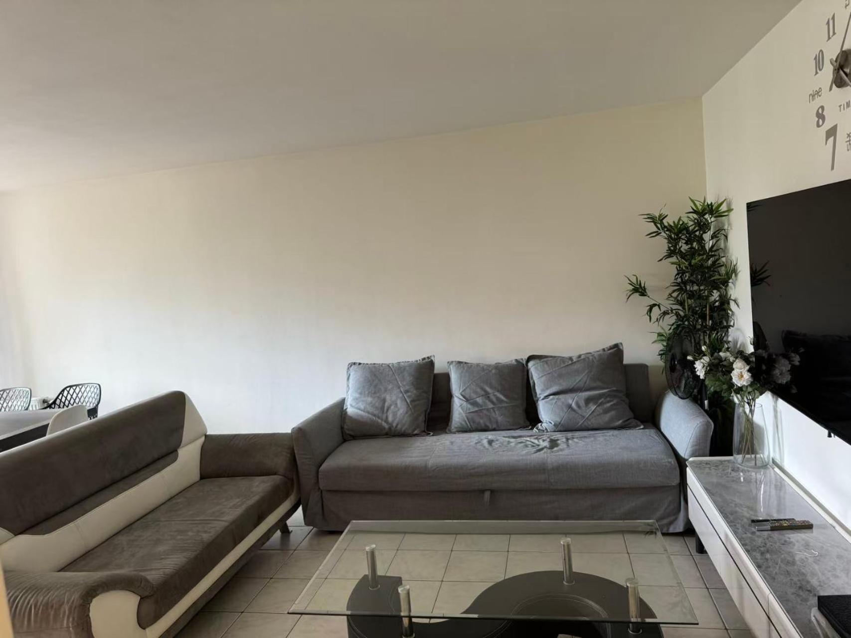 Crime Apartment Paris
